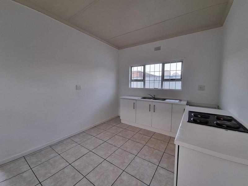 To Let 2 Bedroom Property for Rent in Athlone Western Cape